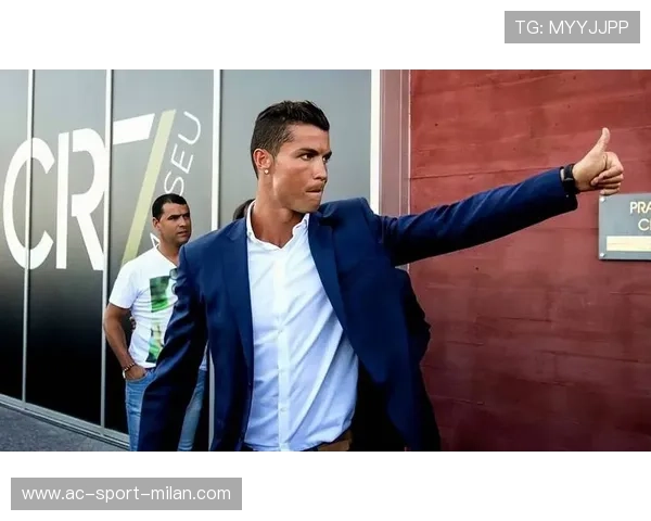 C罗强势突破肋部区域制造犯规，重新定义进攻威胁