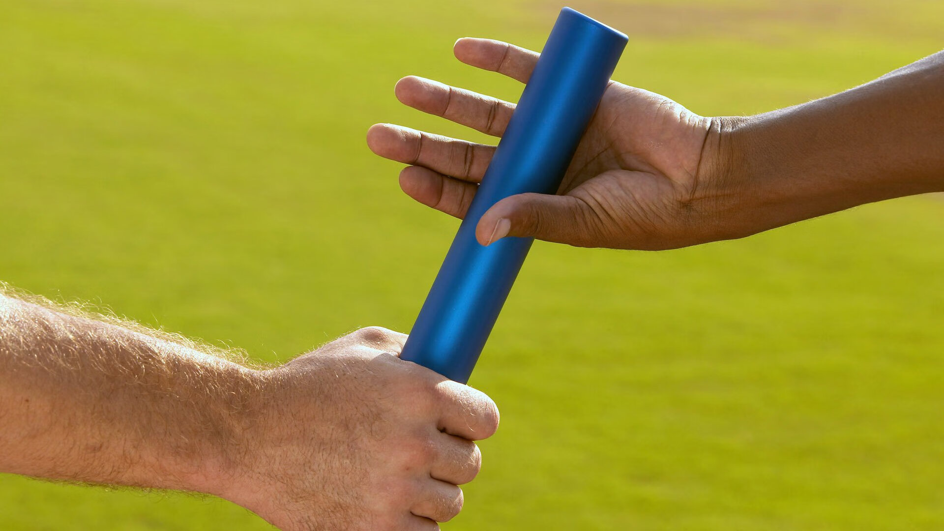 国际热身赛中国青年队晋级 球迷集体庆祝，足球国际热身赛