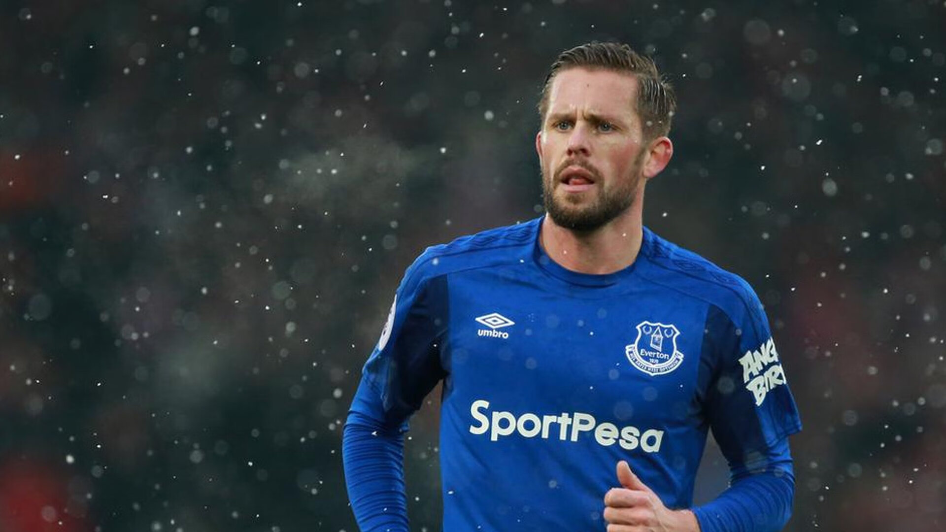 女子泳将赛后含泪致谢团队,女子游泳重赛结果